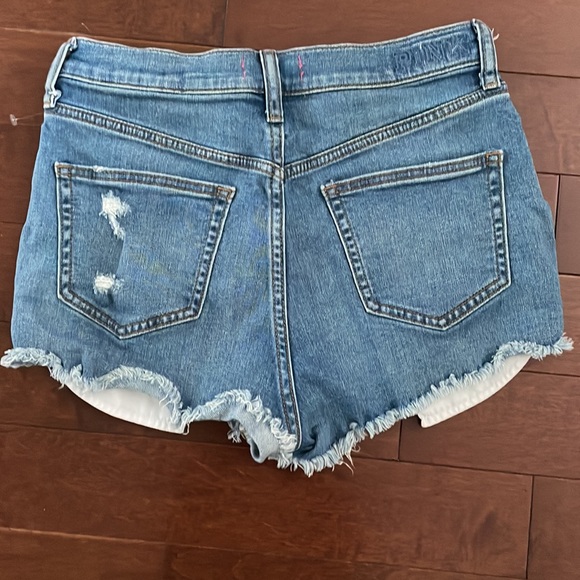 Pink distressed high rise jean shorts. Fringe btm pockets show through Sz 8 - Picture 2 of 8